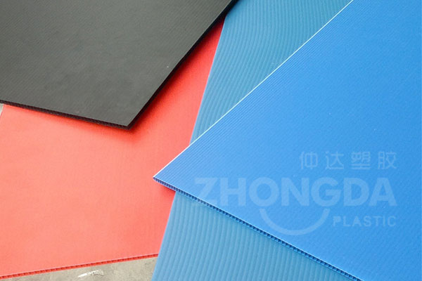 防靜電中空板的特點(diǎn)及優(yōu)勢(shì)是什么？